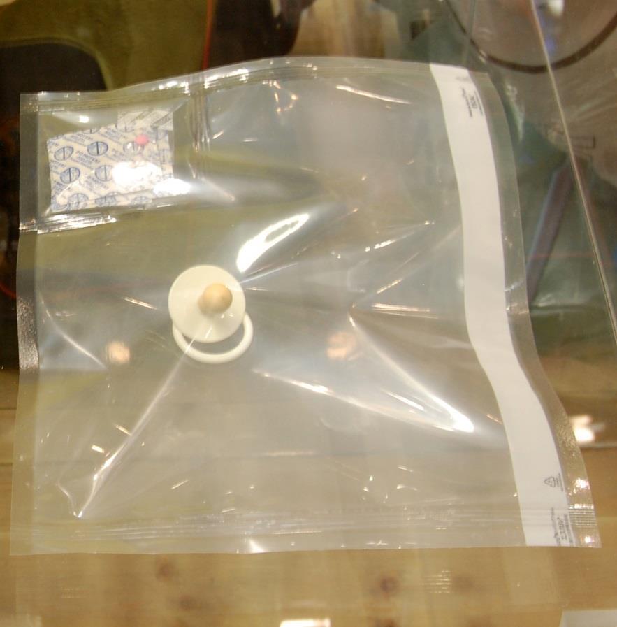 Syreabsorbenter från livsmedelsindustrin, Mitsubishi RP, Ageless För gummi Forma behållare av icke genomtränglig plast, två stycken plats för påse med syreätare, placera föremål och syreätare, blås