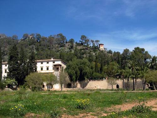 Torsdag 15 maj kl.12:00 Besök på Raixa i Bunyola med guide. Raixa är en egendom, som från början ägdes av araber. Den ligger vid foten av Sierra de Tramontana, i kommunen Bunyola.