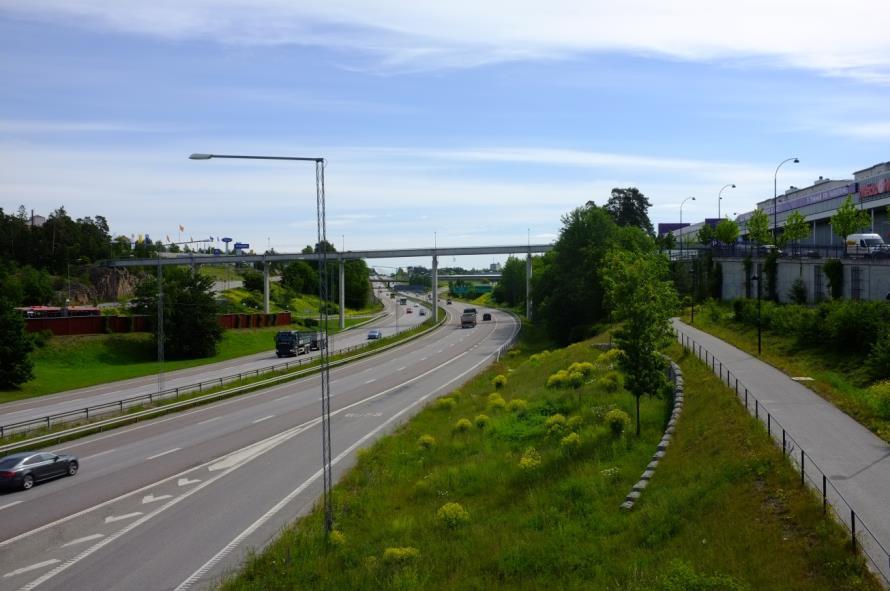 Landskapsrum Värmdöleden ligger lågt placerad i landskapet och utgör ett stort, avgränsat