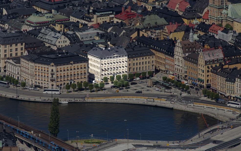 Unikt läge att hyra en egen kontorsfastighet om 1600 kvm, ståndsmässiga "Schinkelska huset" på Kornhamnstorg, med övernattningslägenheter Denna anrika och eleganta