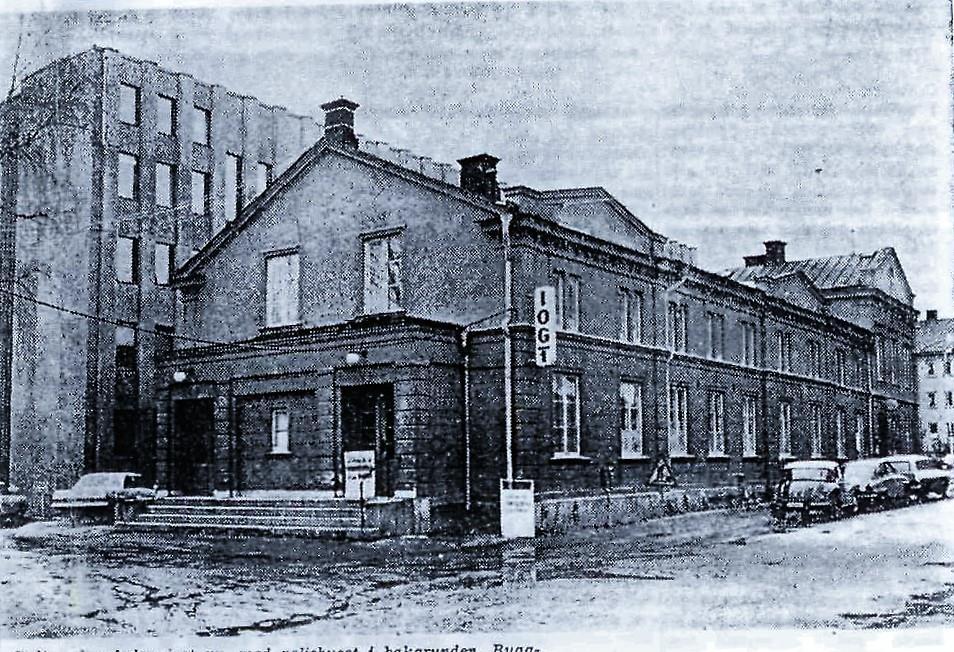 LÅT OSS INTE FÖRTRÖTTAS I DEN GODA TRONS KAMP P^Å VÄGEN TILL KORSET Den 8 april en vårdag för 100 år sedan hissades Tempelriddarordens flagga för första gången i Västerås.