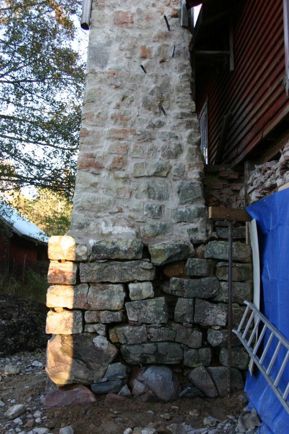 Dessa både djupa och breda fogar kommer att fyllas med