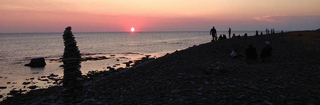 Vi beslutar tillsammans att stuva om i resplanerna. Godingen, 111:an och Uschan lämnar Lickershamn och går norrut. Cava och Grand Slam stannar kvar.