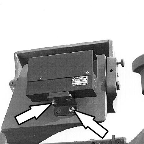 Reflexsikte 1 Bibehåll kanonens inriktning. 2 Kontrollera att streckplattans centrum sammanfaller med nollställningstavlans kryss för reflexsiktet.