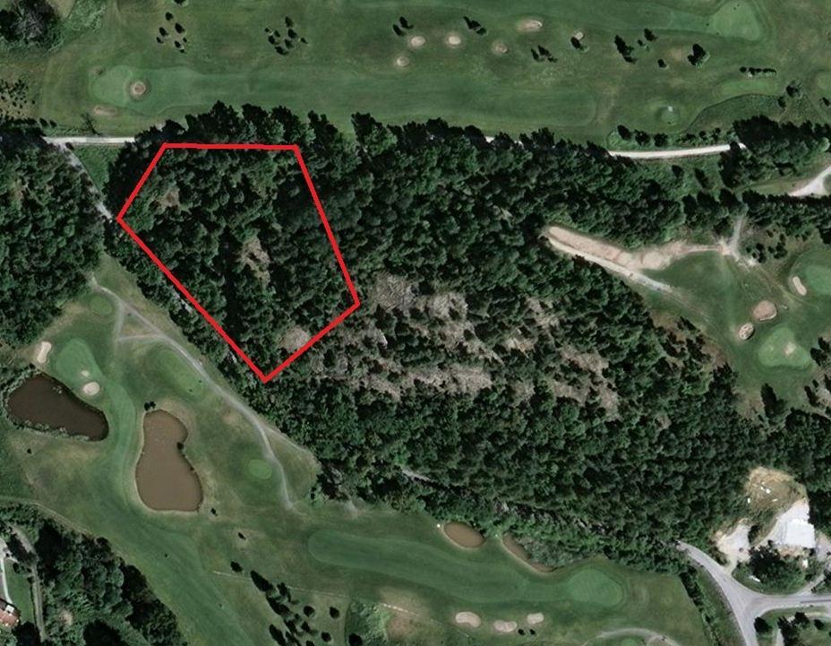 3 Områdesbeskrivning och markanvändning Planområdet Viksberg 3:1 område B utgör ett ca 0,7 ha stort markområde i Södertälje kommun. Området avgränsas av Viksbergs Golfbana i norr och söder.