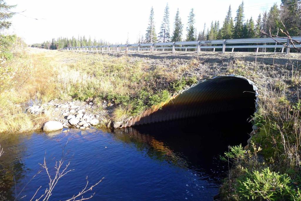 AC158: markeringssten utanför bro,
