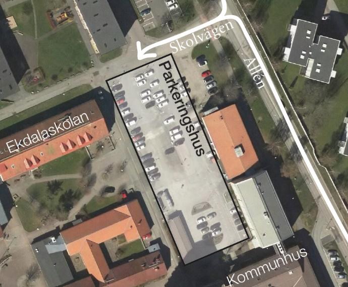 5.Skolvägen I Yta och infarter Vy över platsen idag Kriterium Motivering Gradering A Uppsamlande effekt B Anslutning till parkeringshus i lokalvägnätet C Stadsbyggnadspotential på platsen (annan än