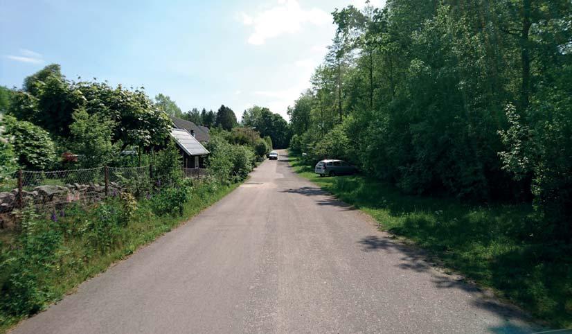 Pollenvägen sedd från nordväst med planområdet på höger sida. Föreslagen trafikstruktur Gång- och cykeltrafi k Gång och cykeltrafik kommer även framöver ske i blandtrafik längs Pollenvägen.