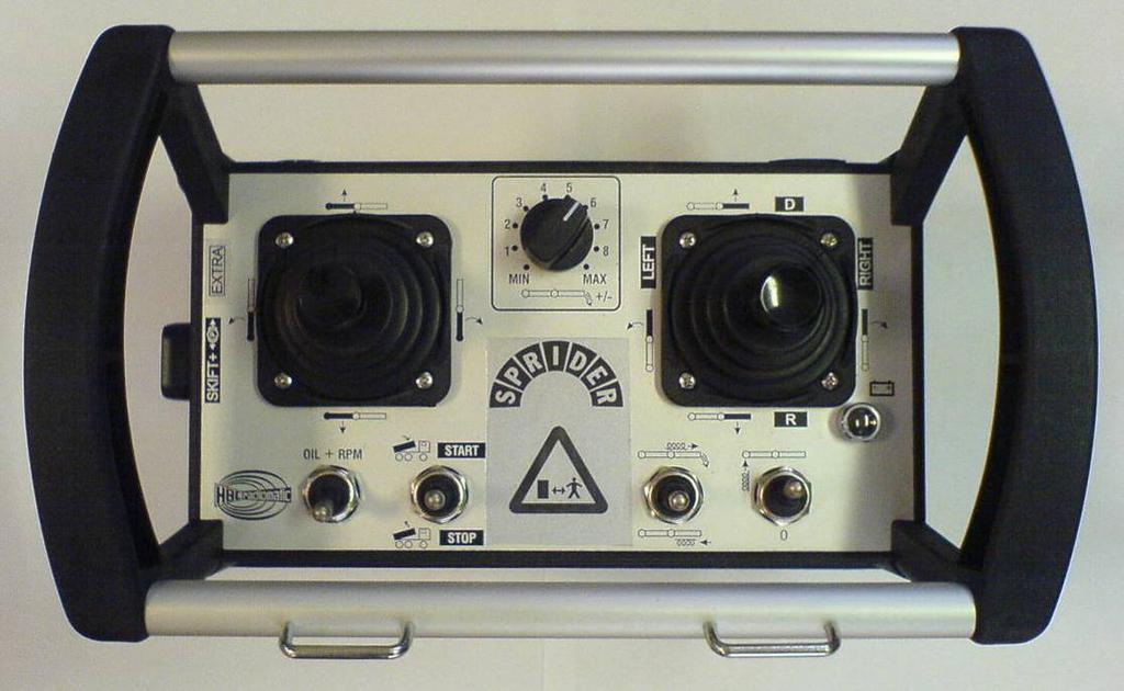 FUNKTIONER OCH MANÖVRERING SPRIDER M-25 är utrustad med radiostyrning av fabrikat HBC. Radiostyrningen är avsedd för styrning av hydrauliska funktioner i mobila applikationer.