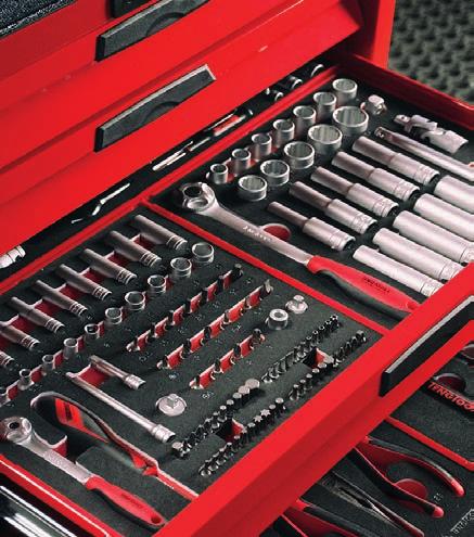 ÅRSREDOVISNING 2017/2018 DIVISION: TOOLS & CONSUMABLES 8 DIVISION Tools & Consumables En komplett verktygslåda för yrkesfolk.