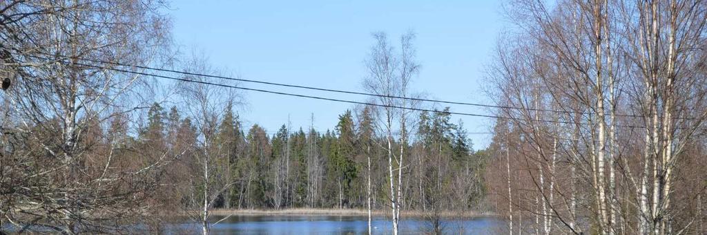 Smålandsgård med sjöutsikt Försäljningssätt Fastigheten säljs till högstbjudande via öppen budgivning.