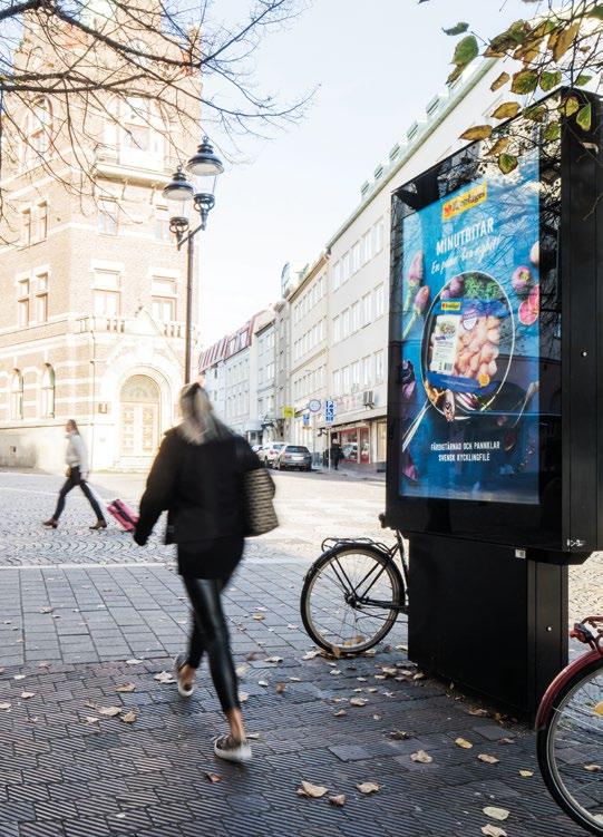 tunnelbanan. Adshel finns i 150 kommuner och når 80% av Sveriges befolkning.