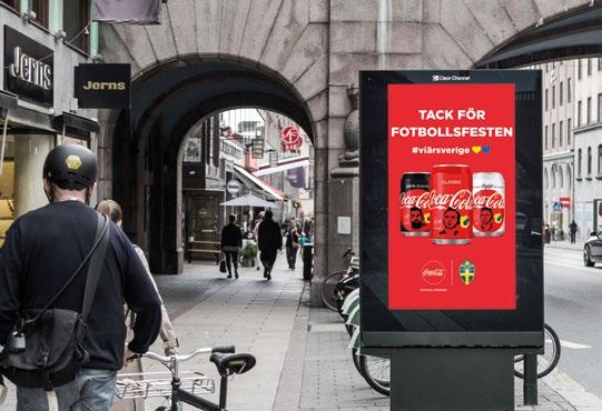 Som sponsorer till Fotbolls-VM skapade Coca-Cola en räckviddskampanj med uppmaning att ladda upp inför match.