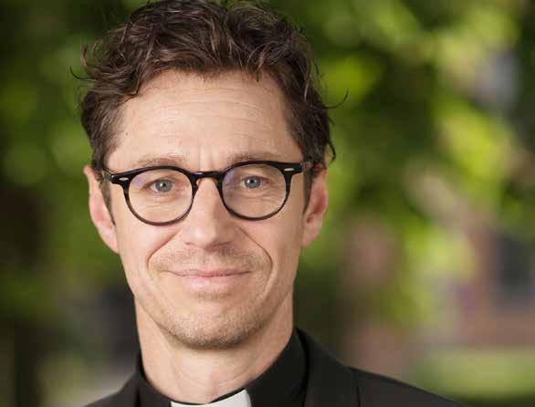 FOTO: ANDERS ÖDMAN starta igång sökargudstjänster i Saronkyrkan? Jag minns att jag svarade det vet jag inte, det vet ni säkert bäst själva, och så la jag till att jag söker inget jobb i Saronkyrkan.
