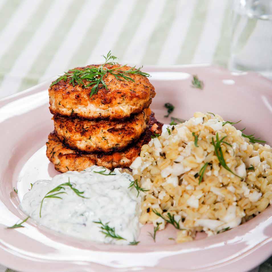 LAXBIFFAR med dilltzatziki och blomkålsbulgur Ca 35 min Biffar 250 gram tinad laxfilé 1 ägg* ½ dl grädde ½ färsk dill ½ msk grovkorning senap* ½ tsk citronsaft ½ tsk salt* Olivolja* Dilltzatziki ¼