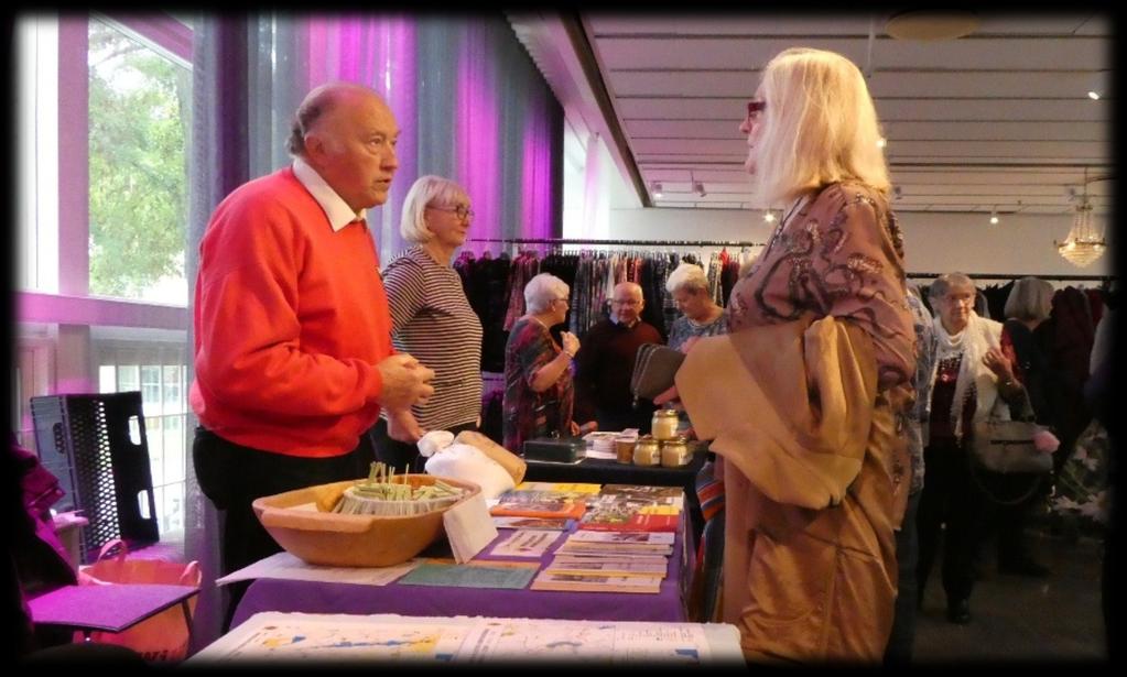Leanlink på Linköpings kommuns kultursektion arrangerar detta stora, mässliknande evenemang som varje år tillägnas alla seniora medborgare, där mängder av utställare, underhållning och föreläsare