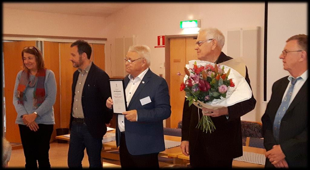 Prisutdelning till Årets Hembygdsbok Utdelning av priset för Årets hembygdsbok skedde under närvaro av bl.a. Sveriges Hembygdsförbunds generalsekreterare Jan Nordwall (2:a f.v.).