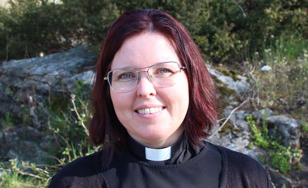 Stenungsunds pastorat får ny herde I slutet av augusti får pastoratet en ny kyrkoherde. Då byter Elinor Johansson stiftskansliet i Skara mot pastorsexpeditionen i Stenungsund.