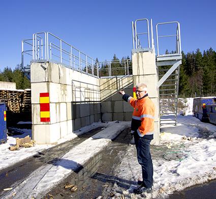 Natningsramp med genomfart. Robust, flexibelt och flyttbart C3C:s betongblock ar robusta, flexibla och kostnadseffektiva! Massiva betongblock som enkelt byggs ihop som lego.