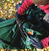 10 12 Alternativt, vik eller packa ner tältet i tältpås utan stångpås och läggs m separat i ryggsäck.