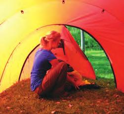 obs: I mycket fuktiga förhålland kan du ta loss innertältet innan tältet tas ner och förvara innertältet separat.