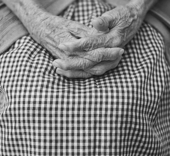 1 Förbättra informationsöverföringen till den enskilde För att informationen till patient och de kommuner kan falla anhöriga ut ska enskilda stärkas bör huvudmännen Det finns en samsyn i