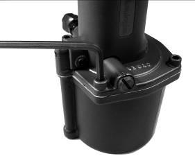 Påfyllning av hydraulolja! VIKTIGT: VERKTYGET MÅSTE KOPPLAS FRÅN LUFTTILLFÖRSELN. ANVÄND ENDAST GODKÄND HYDRAULOLJA ENLIGT SPECIFIKATIONEN I HANDBOKEN. Fig. 1 1.