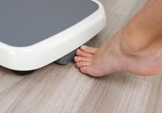 9 Handhavande Slå på vågen med hjälp av fotknappen. Vågen utför självtest. Vågen är klar för vägning direkt efter att viktindikeringen "0.0 kg" visats i displayen.