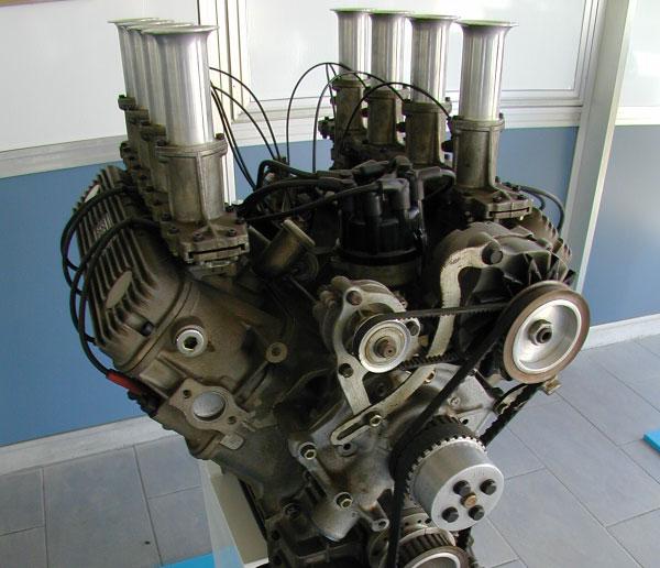 DeTomaso har gjort flera motorer själva men ej använt dem i serieproduktion.