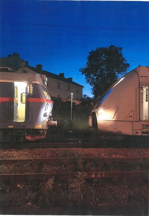 2.4.2 Slutrapport RJ 2017:02 Tillbud till kollision mellan ett tåg och en växlingsrörelse i Västerås, Västmanlands län, den 7 juni 2016 En växlingsrörelse fördes förbi en dvärgsignal som visade