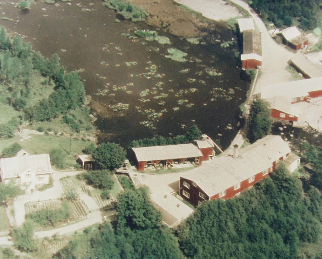 Lyckebyån, Strömsbergs snickerifabrik AB H G I F A B J K D E L C Byggnad A: Boningshus som byggdes 1904. Ägaren bor där idag. Byggnad B: Skjul som tidigare innehållit tvättstuga, utedass och vedbod.