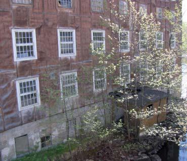 Lyckebyån, Augerums kvarn Bostadshuset är från 1800-talet och det innefattade även