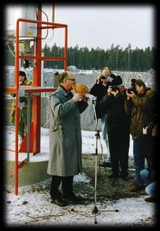 AB STORMOSSEN OY 1985 Stormossen grundades 1990 Biogasproduktionen inleddes 1994 Biogasreaktor 2 + gasmotor (330 kwe) 1995 Biogas för uppvärmning av Botniahallen 2007