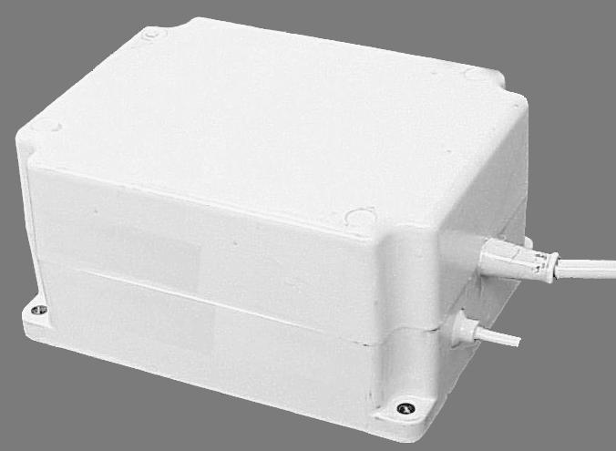 Invacare SB 755 Montera batteribackupen 1. 2. Montera enheten på sängens underrede, bredvid elektronikenheten B. Anslut kabeln till elektronikenheten. Ladda batterierna 1.