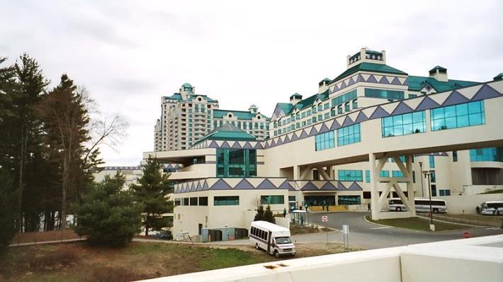 Vårt mål med besöket var Foxwoods Resort and Casino. Världens största kasino sades det mig. Jag kan naturligtvis fattat fel. Obevandrad i ämnet trodde jag att detta låg i Monaco.