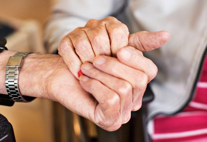 16 Övrig granskning ÅRSREDOGÖRELSE 2015 handling och inköp bör ansvarsfördelningen tydliggöras mellan servicenämnden och stadsdelsnämnder vid gemensam upphandling.