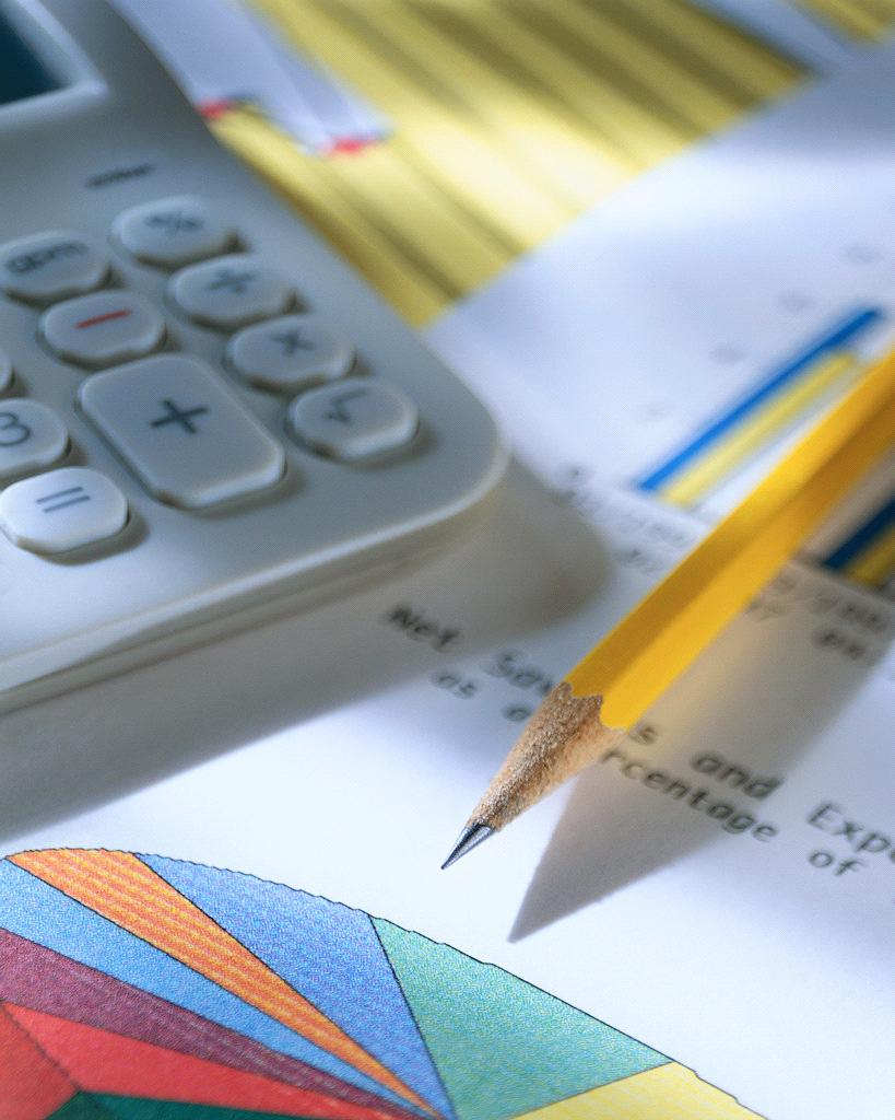 [BUDGET 2018 EFP 2019-2020] Finansiering Budgetåret Ekonomiprocessen För att nämnderna ska få ett tidigt beslut om vilka ekonomiska förutsättningar som gäller för kommande år, tar kommunfullmäktige