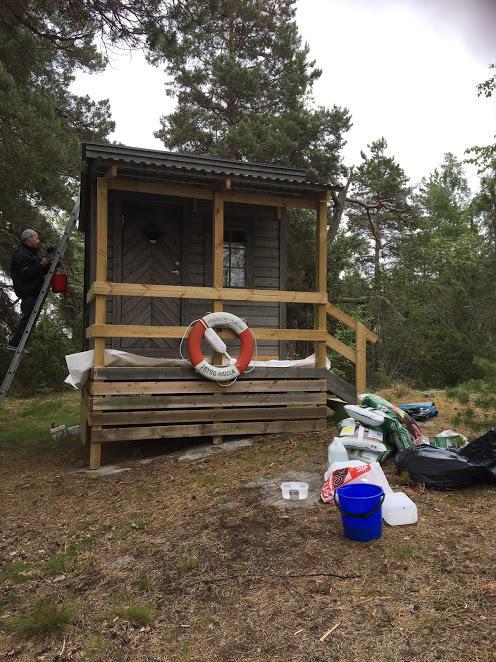 Sjösättningsöl Den 27 maj samlades ca 26 personer vid Arkösund och krogen Kompassen för att fira sjösättningen av alla båtar, SJÖSÄTTNINGSÖLEN kallad!