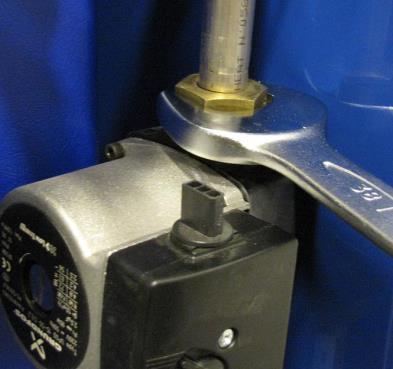 12 Underhåll och reparation Denna serviceåtgärd måste utföras av en auktoriserad servicetekniker. 12.1 Byte av pump Byt ut hela pumpen, alternativt bara drivsidan.