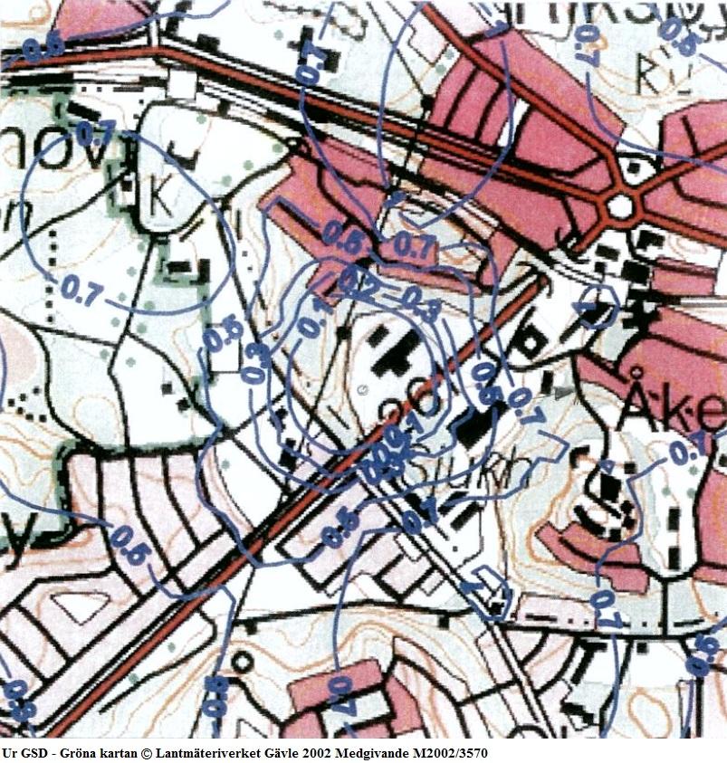 Åkeshovsanläggningens skorsten bidrar till lukt i omgivningen (100-200 m från skorstenen) med ca 0,5 % luktfrekvens, beräknat från en ogynnsam månad (maximal luktstörning på en månad).