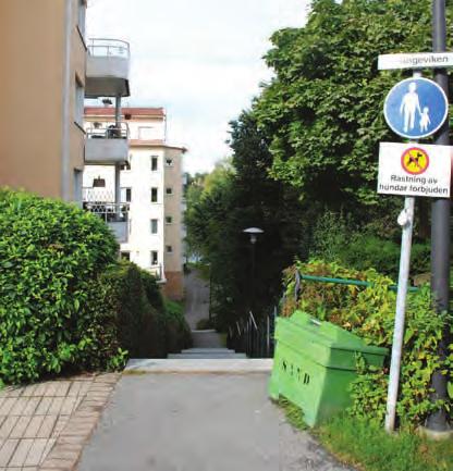 Befintliga trappor rustas och förses vid behov med nya handledare. Barnvagnsramper anläggs i de trappor där det är möjligt.