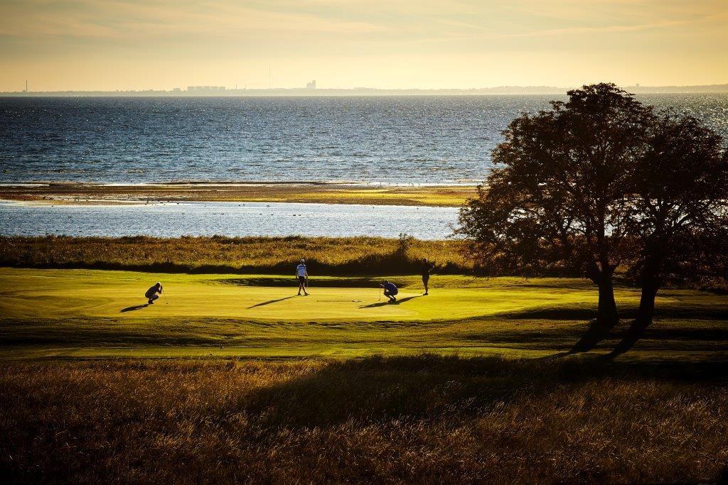 Litorina Course paket Här träffar du alla golfare. Nästan. Vill du sponsra vår korthålsbana Litorina Course. Då ger du samtidigt ett bidrag till vår juniorverksamhet.