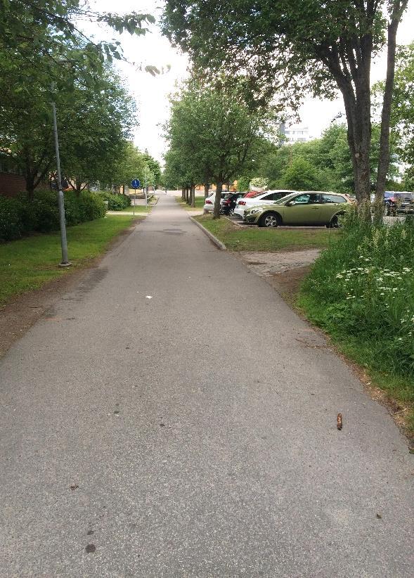 2.4 Delområde 6 Området utgörs av de asfalterade vägarna Idrottsvägen, Bäckvägen och Gärdesvägen (se Figur 6-Figur 7), samt parkeringsytor och gräsytor utmed Hulebäcken.