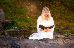 Eva Boström. Vi i Oknytt vill skapa intresse kring övernaturliga väsen i nordisk folktro och ge betraktaren en inspirerande sagokänsla.