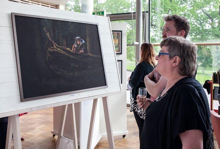 OM FOTOPROJEKTET PRESENTATION Möt de uråldrigt vackra varelser som lever kvar i de nordiska skogarna Det var inte så länge sedan som troll och övernaturliga väsen uppfattades som en självklar del av