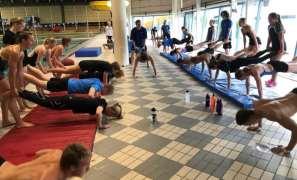 En gemensam resa för deltagande i tävlingen Belgian Open i Antwerpen arrangerades för JSM/SM-kvalade simmare. I samband med DM/JDM i Örebro och Västerås arrangerades två tränarclinics.