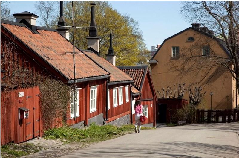 Sida 5 (8) Barnängen som ursprungligen vävde ylle, kom under Hiertas ledning på 1800-talet att spinna och väva bomull.