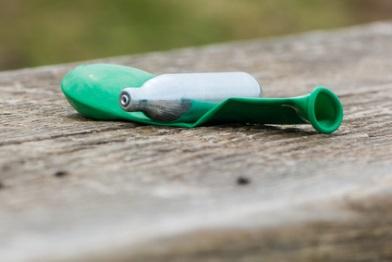 De centrala effekterna blir lätt förvirring, värmekänsla och en eufori som snabbt passerar, vidare ser man relaxation av slät muskulatur som ändtarmens ringmuskel.