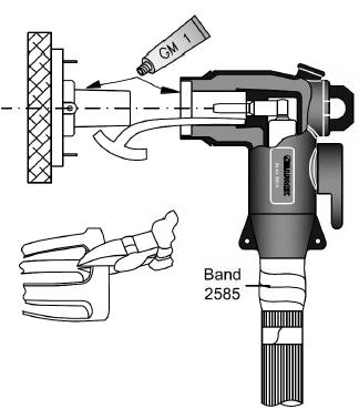 11) 12) Täck DM1 med tejp 2585, sträck 40-50%, cirka 20 mm upp på anslutningsdonet Fukta genomföringen och anslutningsdonets insida med smörjmedel GM1. Klipp loss en tunga från montageverktyget.