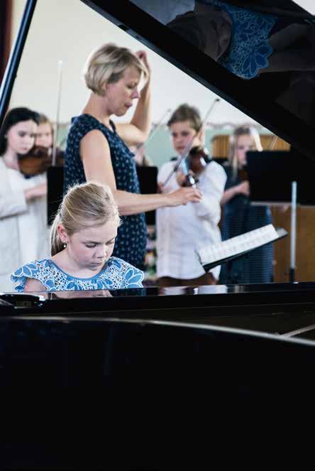 1 2 3 4 KURSER 2019 MWI:S HUVUDKURS 6 16.6 Västra Nylands folkhögskola i Karis, Raseborg MINIWEGELIUS ÖSTERBOTTEN 3 7.6 KREDU -Kristliga folkhögskolan i Nykarleby MINIWEGELIUS NYLAND 10 14.